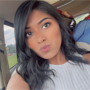 Meet your Posher, Adriana